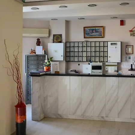 Hotel Montreal Hotel 2*