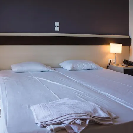 Montreal Hotel 2* Katastárion